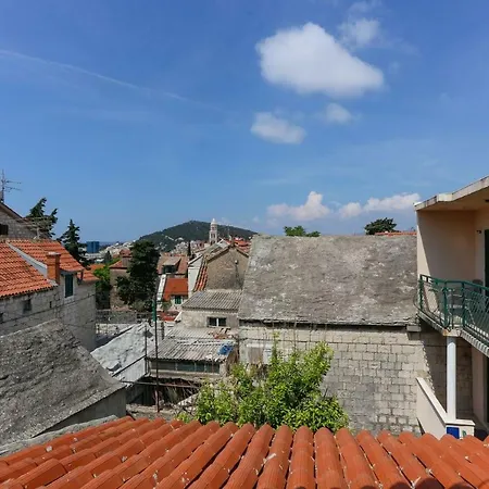 公寓 And Stone House