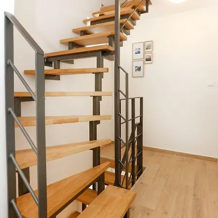 And Stone House * 斯普利特