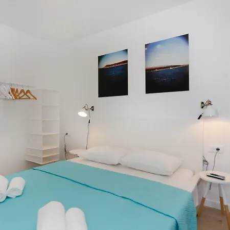 公寓 And Stone House