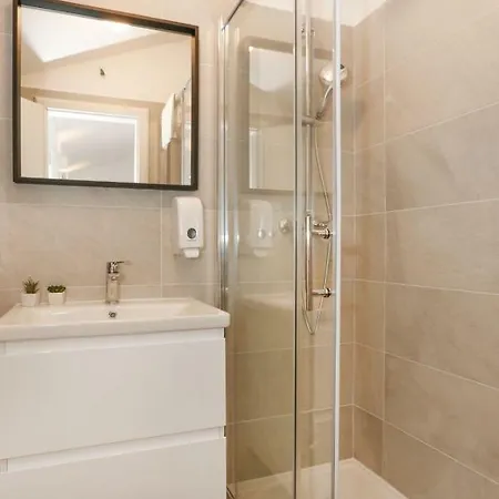 And Stone House 斯普利特