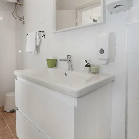 And Stone House 公寓 *