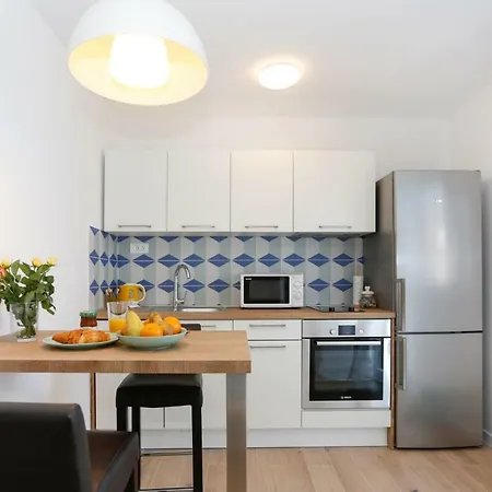 And Stone House 公寓 *