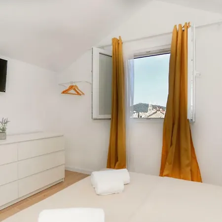 And Stone House 公寓