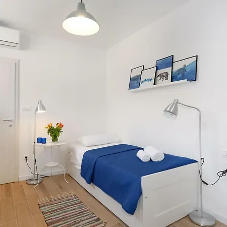 And Stone House 公寓